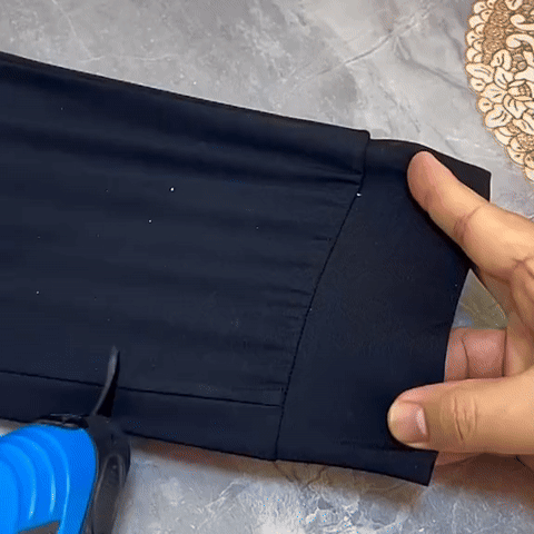 布を切り分ける様子